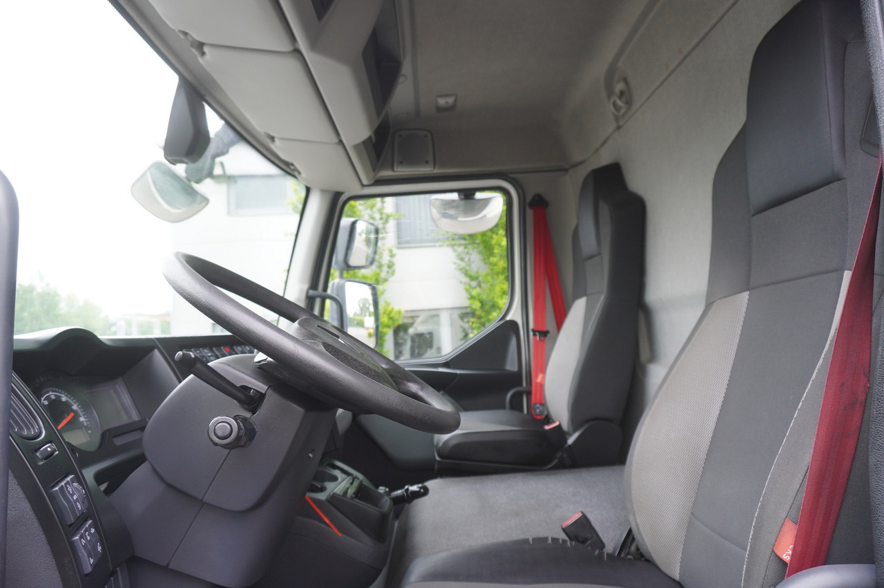 Chladírenský nákladní automobil pro dopravu masa RENAULT D13 / 140 tho km !!! / Meat hook refrigerator / Thermoking T800R / 2 units: obrázek 15