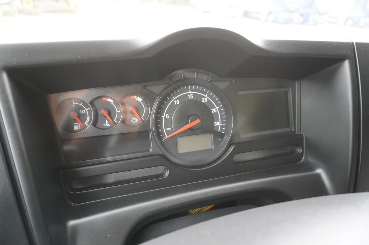 Chladírenský nákladní automobil pro dopravu masa RENAULT D13 / 140 tho km !!! / Meat hook refrigerator / Thermoking T800R / 2 units: obrázek 18