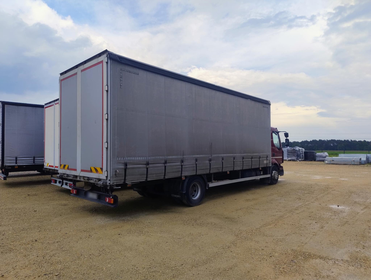RENAULT Midlum 300 / Curtain 18 EPAL / Sleeping cab - Plachtový nákladní auto: obrázek 3 RENAULT Midlum 300 / Curtain 18 EPAL / Sleeping cab - Plachtový nákladní auto: obrázek 3