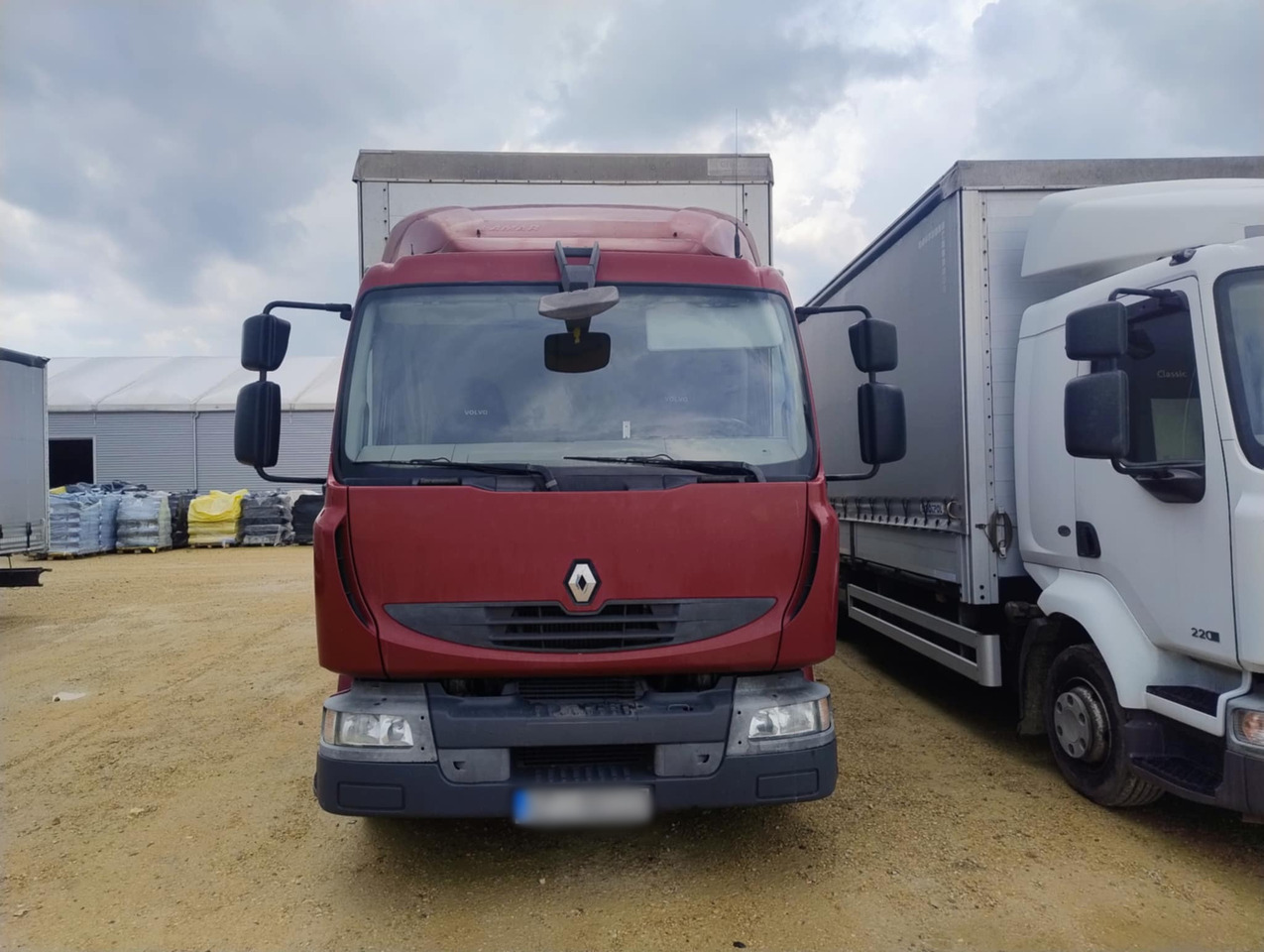 RENAULT Midlum 300 / Curtain 18 EPAL / Sleeping cab - Plachtový nákladní auto: obrázek 2 RENAULT Midlum 300 / Curtain 18 EPAL / Sleeping cab - Plachtový nákladní auto: obrázek 2
