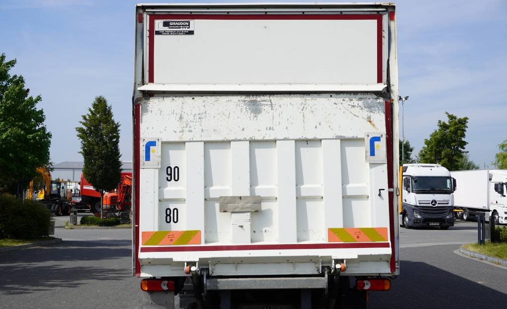 RENAULT Renault D12 E6 / Container 18 pallets / Lift - Skříňový nákladní auto: obrázek 4 RENAULT Renault D12 E6 / Container 18 pallets / Lift - Skříňový nákladní auto: obrázek 4