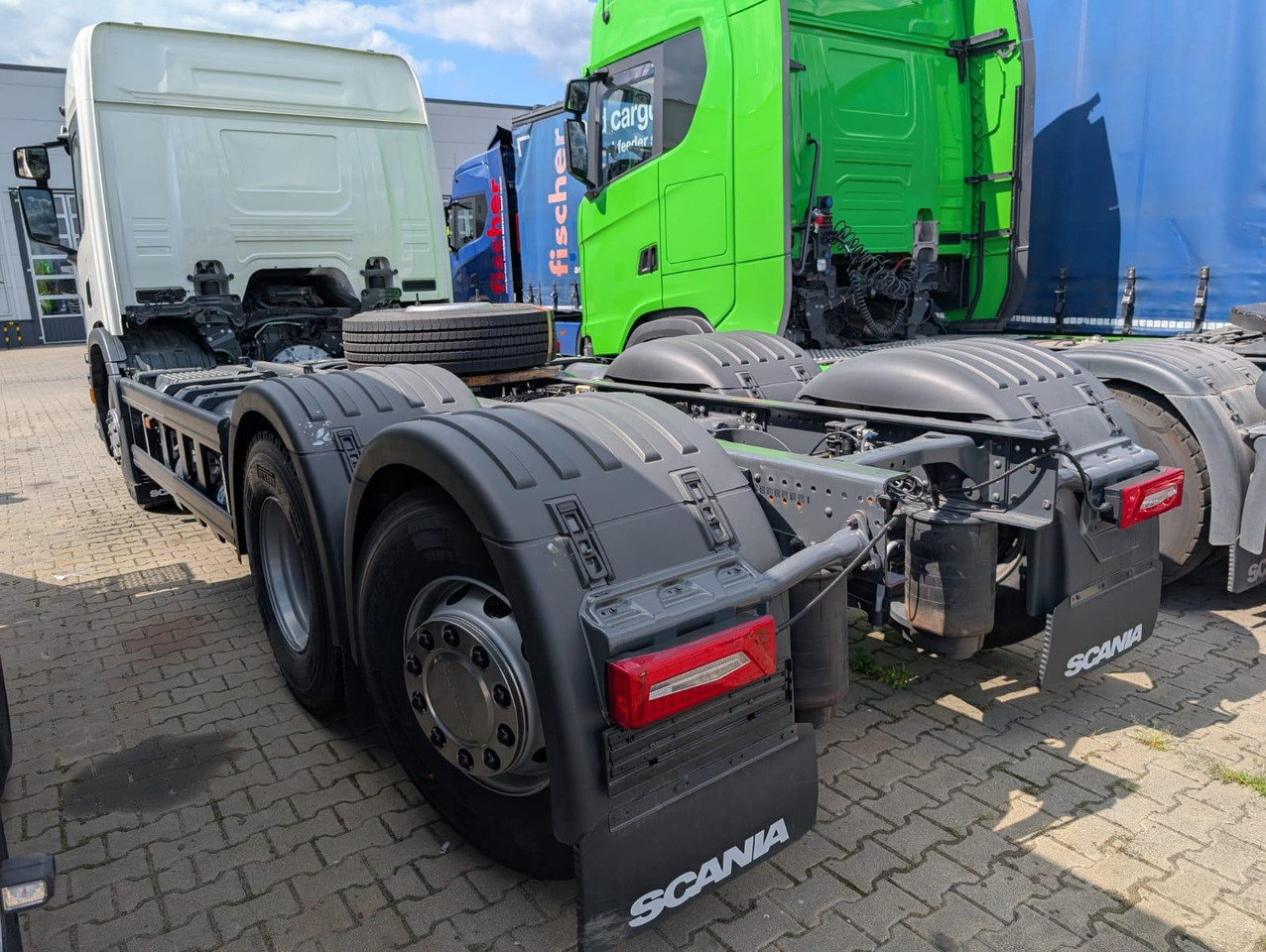 SCANIA P 340 B6x2*4NA / chassis frame / steering axle / CNG / large cab / 8 units - Podvozek s kabinou: obrázek 4 SCANIA P 340 B6x2*4NA / chassis frame / steering axle / CNG / large cab / 8 units - Podvozek s kabinou: obrázek 4