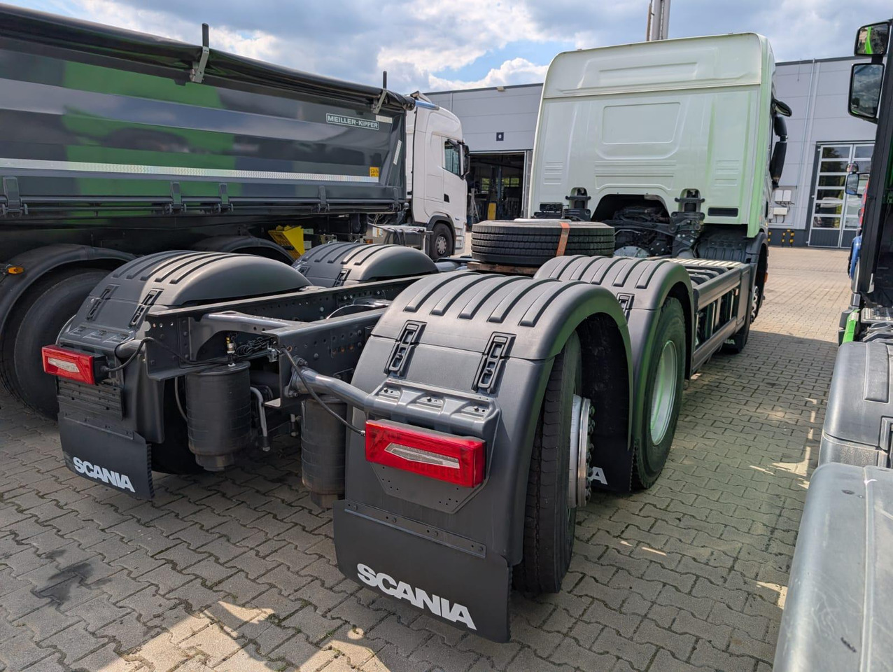 SCANIA P 340 B6x2*4NA / chassis frame / steering axle / CNG / large cab / 8 units - Podvozek s kabinou: obrázek 3 SCANIA P 340 B6x2*4NA / chassis frame / steering axle / CNG / large cab / 8 units - Podvozek s kabinou: obrázek 3