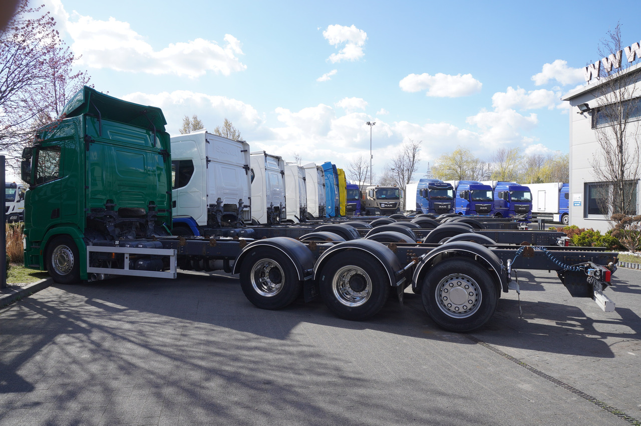 SCANIA R650 V8 / 650 HP/ frame 8.8 m / steered 4th axis / 20 units - Auto s hydraulickou rukou: obrázek 3 SCANIA R650 V8 / 650 HP/ frame 8.8 m / steered 4th axis / 20 units - Auto s hydraulickou rukou: obrázek 3