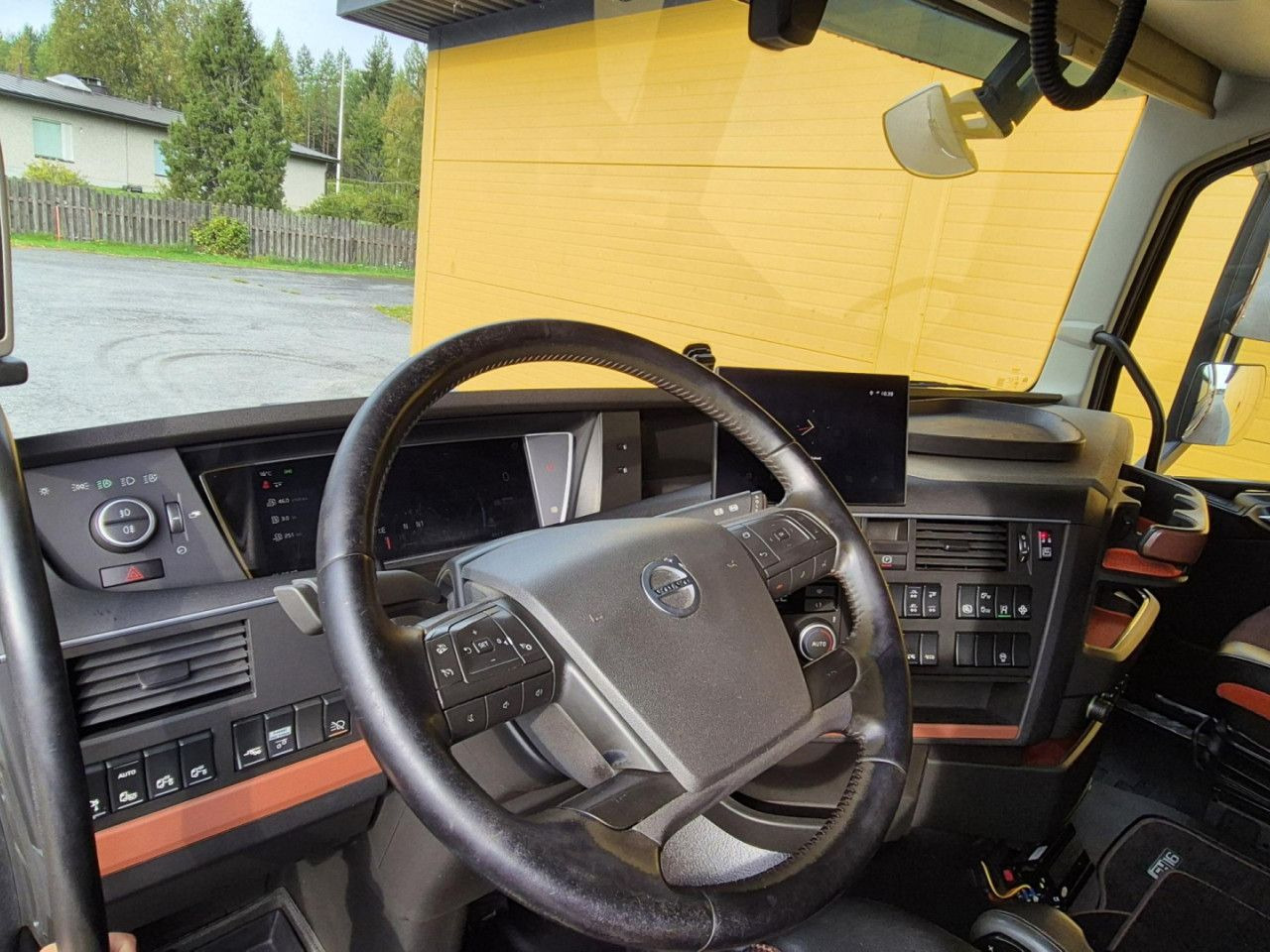Auto s hydraulickou rukou pro dopravu dřeva VOLVO FH 750 8x4 / 2 lifted axles / timber truck: obrázek 10