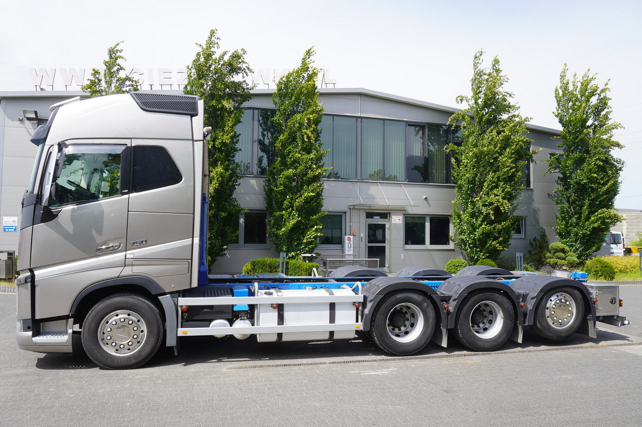 VOLVO FH16 750 8x4x4 / 750 HP! / Frame 685 cm / Steered 4th axle - Podvozek s kabinou: obrázek 3 VOLVO FH16 750 8x4x4 / 750 HP! / Frame 685 cm / Steered 4th axle - Podvozek s kabinou: obrázek 3