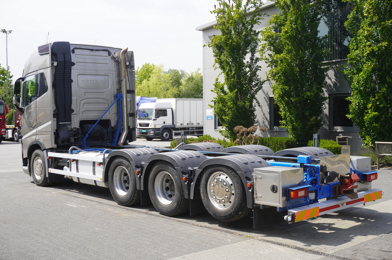 VOLVO FH16 750 8x4x4 / 750 HP! / Frame 685 cm / Steered 4th axle - Podvozek s kabinou: obrázek 4 VOLVO FH16 750 8x4x4 / 750 HP! / Frame 685 cm / Steered 4th axle - Podvozek s kabinou: obrázek 4