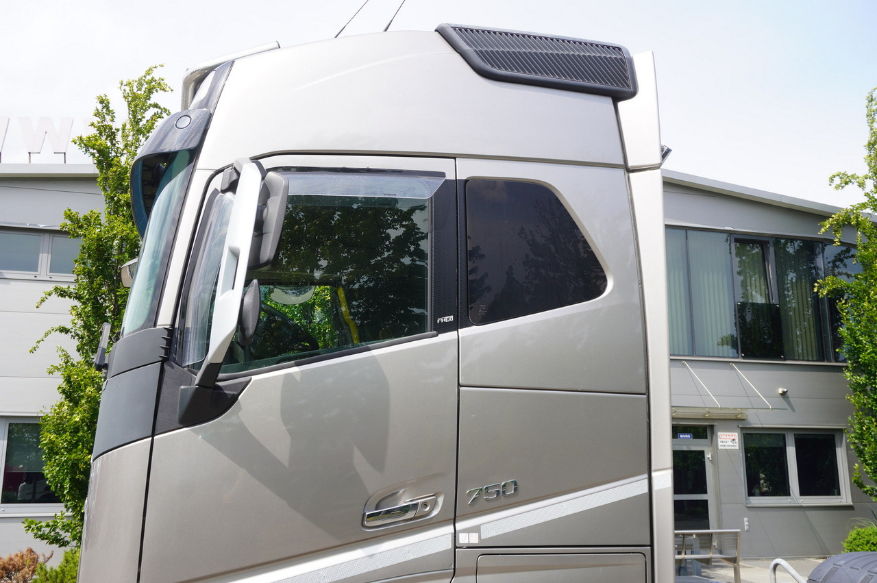 Auto s hydraulickou rukou VOLVO FH16 750 8x4x4 / 750 HP! / Frame 685 cm / Steered 4th axle: obrázek 15