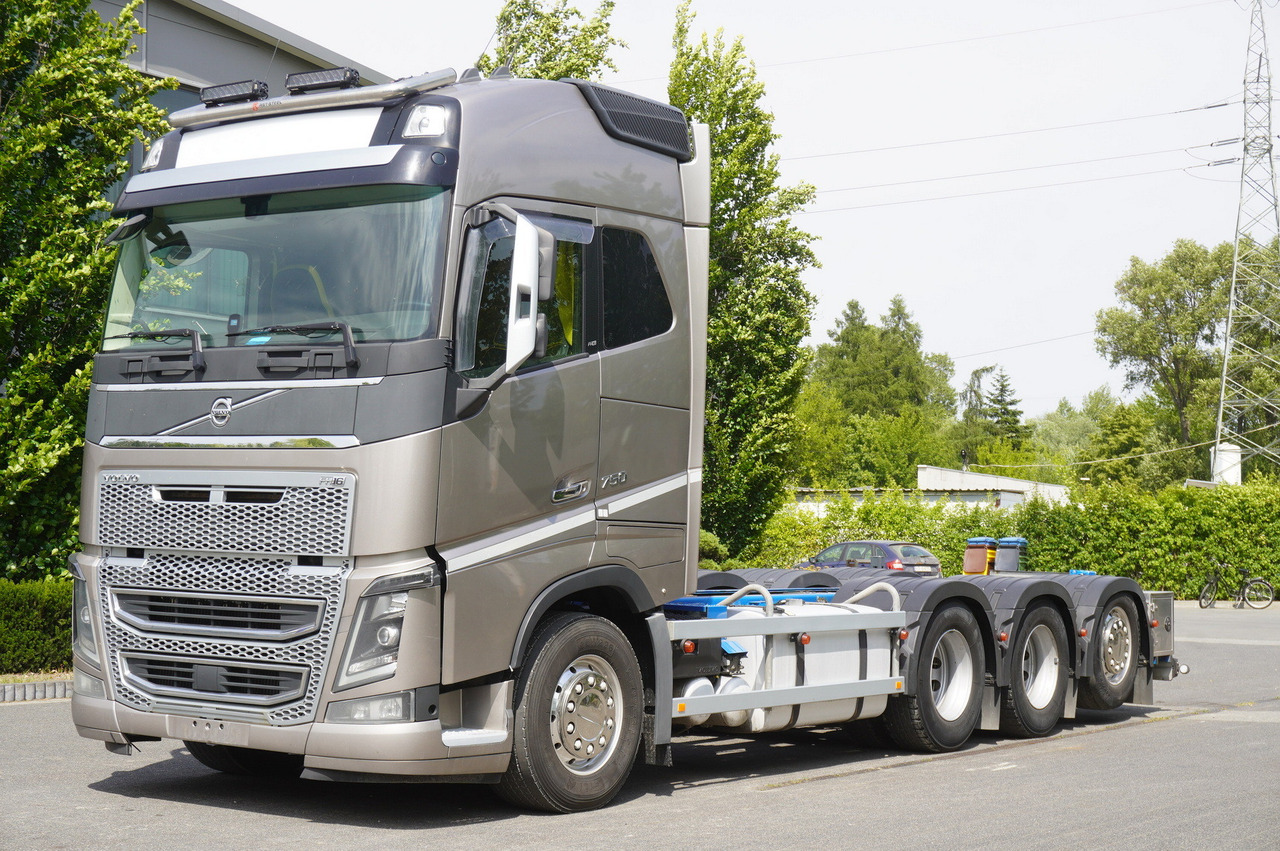 VOLVO FH16 750 8x4x4 / 750 HP! / Frame 685 cm / Steered 4th axle - Podvozek s kabinou: obrázek 2 VOLVO FH16 750 8x4x4 / 750 HP! / Frame 685 cm / Steered 4th axle - Podvozek s kabinou: obrázek 2