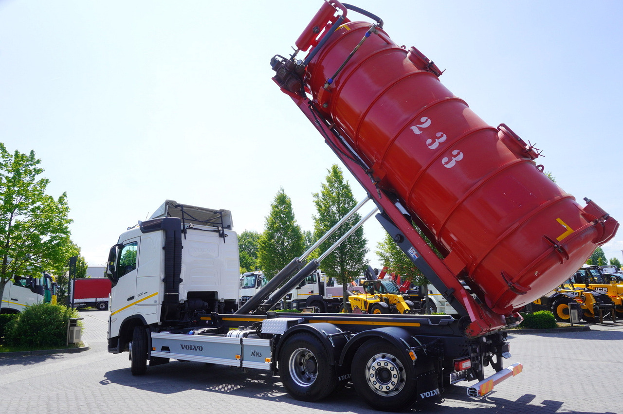 VOLVO Volvo FH 500 / Septic barrel 13000 l / Hook lift 21 t / 2022 / 3rd axle steered / 2 units - Fekální cisterna: obrázek 4 VOLVO Volvo FH 500 / Septic barrel 13000 l / Hook lift 21 t / 2022 / 3rd axle steered / 2 units - Fekální cisterna: obrázek 4