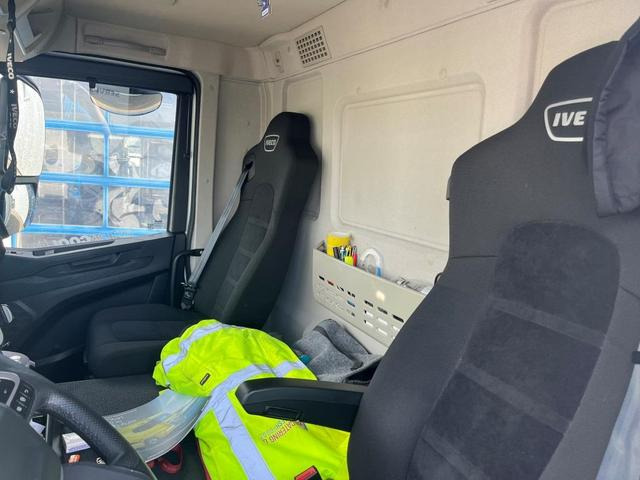 Iveco SWay 400 Lamberet Tiefkühlkoffer Thermo King LBW - Chladírenský nákladní automobil: obrázek 2 Iveco SWay 400 Lamberet Tiefkühlkoffer Thermo King LBW - Chladírenský nákladní automobil: obrázek 2