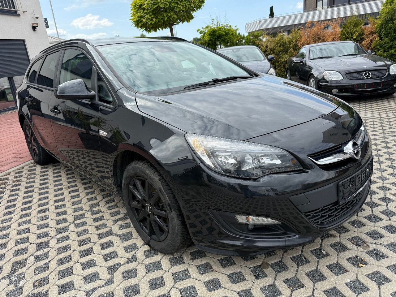 Opel Astra Sports Tourer 2.0 CDTI Sport 1 Hand - Osobní auto: obrázek 3 Opel Astra Sports Tourer 2.0 CDTI Sport 1 Hand - Osobní auto: obrázek 3