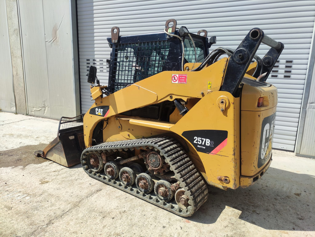 CATERPILLAR 257B2 - Smykem řízený nakladač pásový: obrázek 2 CATERPILLAR 257B2 - Smykem řízený nakladač pásový: obrázek 2