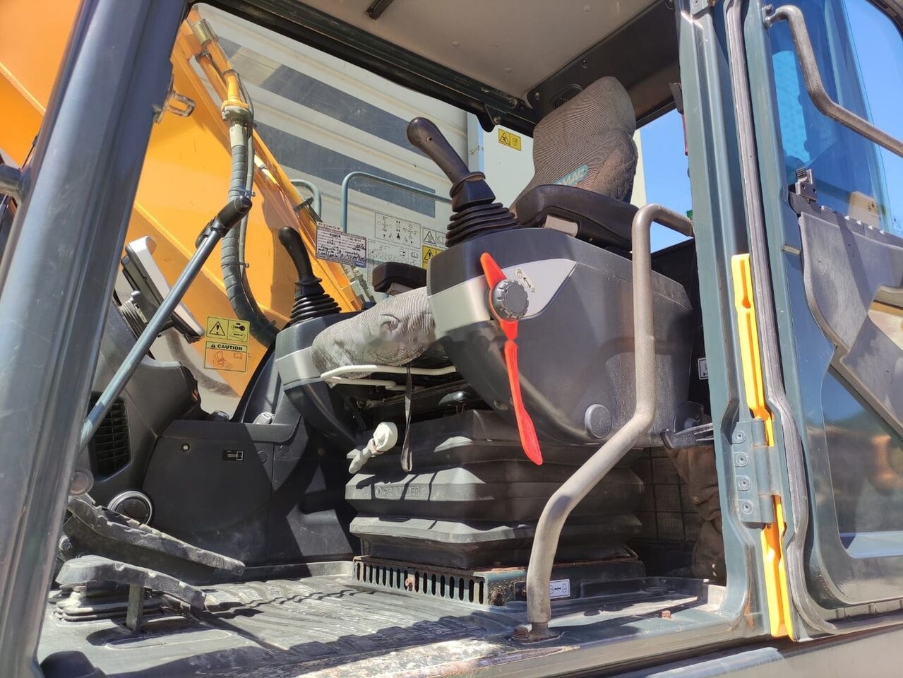 Hyundai HX220NL - Pásové rýpadlo: obrázek 5 Hyundai HX220NL - Pásové rýpadlo: obrázek 5
