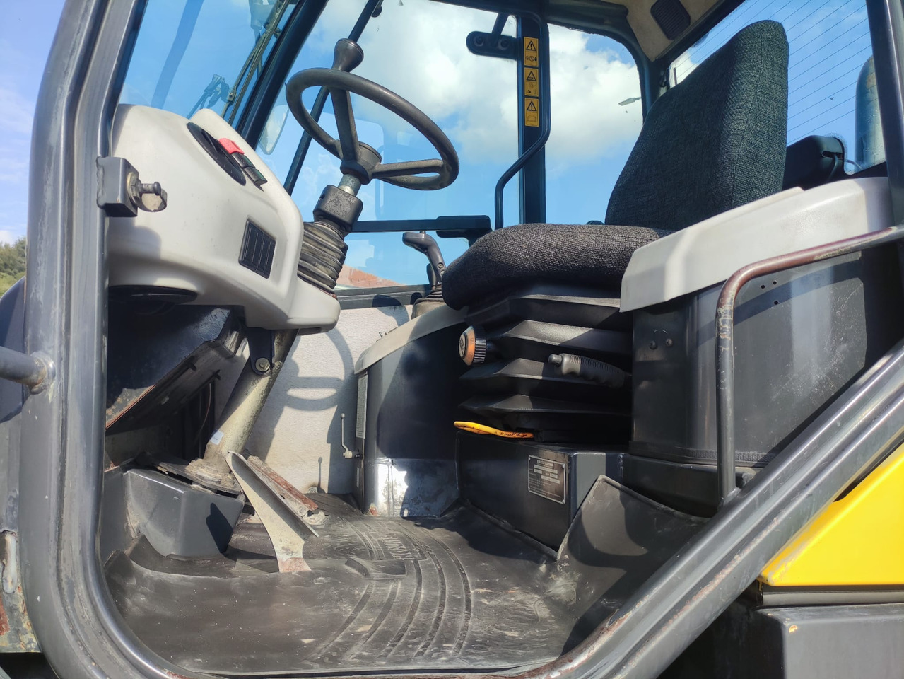 KOMATSU WA80-5 - Kolový nakladač: obrázek 5 KOMATSU WA80-5 - Kolový nakladač: obrázek 5