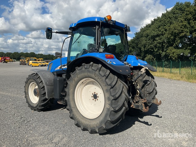 2004 New Holland TS135 A 4WD Tractor - Traktor: obrázek 3 2004 New Holland TS135 A 4WD Tractor - Traktor: obrázek 3