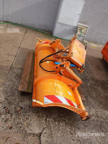 2004 Ausa M250DH X4 4x4 Snow Plow Truck - Vozidlo pro zimní údržbu: obrázek 3 2004 Ausa M250DH X4 4x4 Snow Plow Truck - Vozidlo pro zimní údržbu: obrázek 3