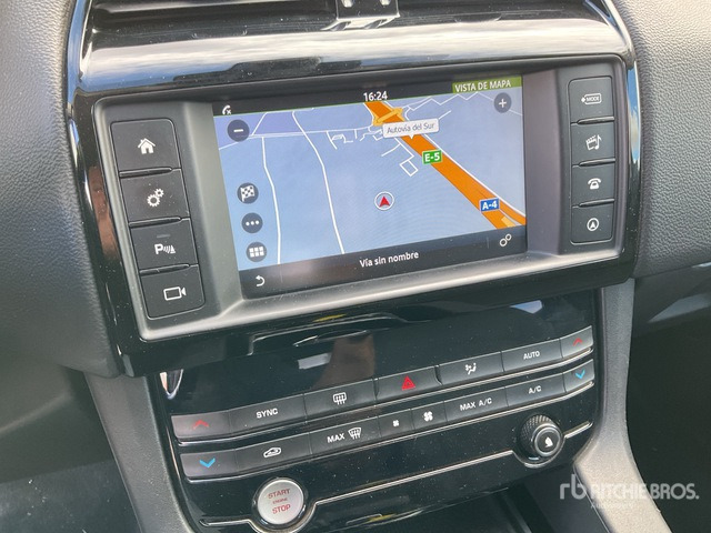 2016 Jaguar F Pace Automobile - SUV: obrázek 5 2016 Jaguar F Pace Automobile - SUV: obrázek 5