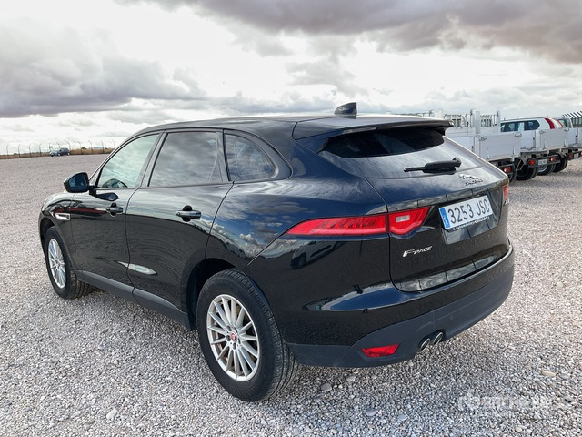 2016 Jaguar F Pace Automobile - SUV: obrázek 2 2016 Jaguar F Pace Automobile - SUV: obrázek 2