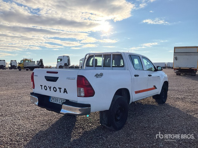 2019 Toyota Hilux 4x4 Crew Cab Pickup - Pick-up: obrázek 3 2019 Toyota Hilux 4x4 Crew Cab Pickup - Pick-up: obrázek 3