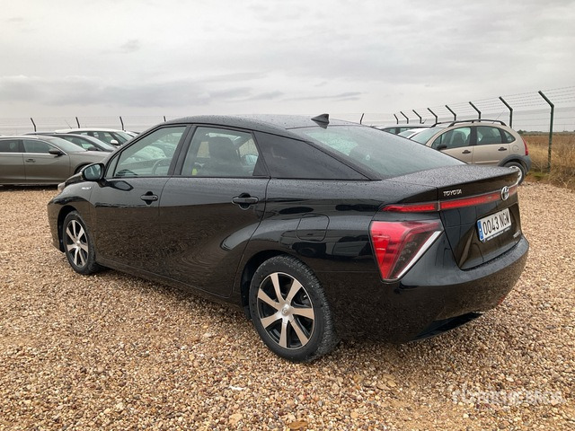 2020 Toyota Mirai Hybrid Automobile - Osobní auto: obrázek 2 2020 Toyota Mirai Hybrid Automobile - Osobní auto: obrázek 2