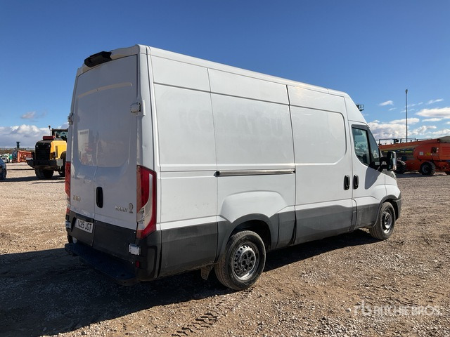 2015 Iveco Daily 35S13 Cargo Van - Dodávka: obrázek 3 2015 Iveco Daily 35S13 Cargo Van - Dodávka: obrázek 3