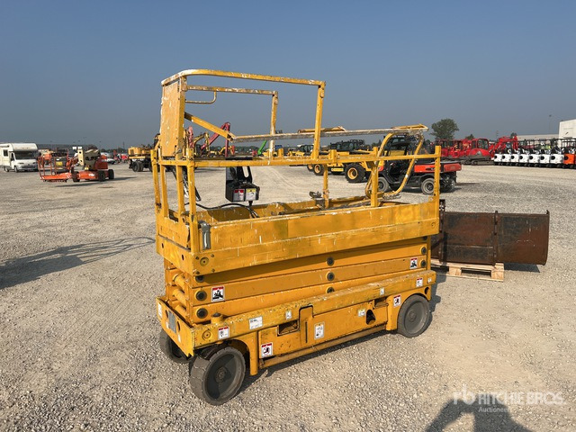 2006 Haulotte Compact 10N Electric (Inoperable) Scissor Lift - Nůžková plošina: obrázek 4 2006 Haulotte Compact 10N Electric (Inoperable) Scissor Lift - Nůžková plošina: obrázek 4
