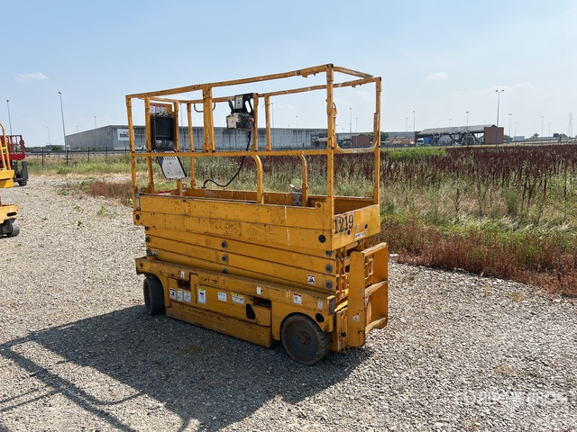 2006 Haulotte Compact 10N Electric (Inoperable) Scissor Lift - Nůžková plošina: obrázek 4 2006 Haulotte Compact 10N Electric (Inoperable) Scissor Lift - Nůžková plošina: obrázek 4