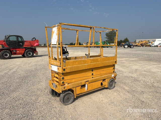 2007 Haulotte Compact 10N Electric (Inoperable) Scissor Lift - Nůžková plošina: obrázek 3 2007 Haulotte Compact 10N Electric (Inoperable) Scissor Lift - Nůžková plošina: obrázek 3