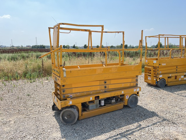 2007 Haulotte Compact 10N Electric (Inoperable) Scissor Lift - Nůžková plošina: obrázek 3 2007 Haulotte Compact 10N Electric (Inoperable) Scissor Lift - Nůžková plošina: obrázek 3