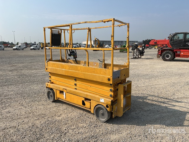 2007 Haulotte Compact 10N Electric (Inoperable) Scissor Lift - Nůžková plošina: obrázek 4 2007 Haulotte Compact 10N Electric (Inoperable) Scissor Lift - Nůžková plošina: obrázek 4