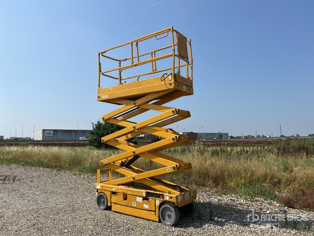 2007 Haulotte Compact 10N Electric Scissor Lift - Nůžková plošina: obrázek 2 2007 Haulotte Compact 10N Electric Scissor Lift - Nůžková plošina: obrázek 2