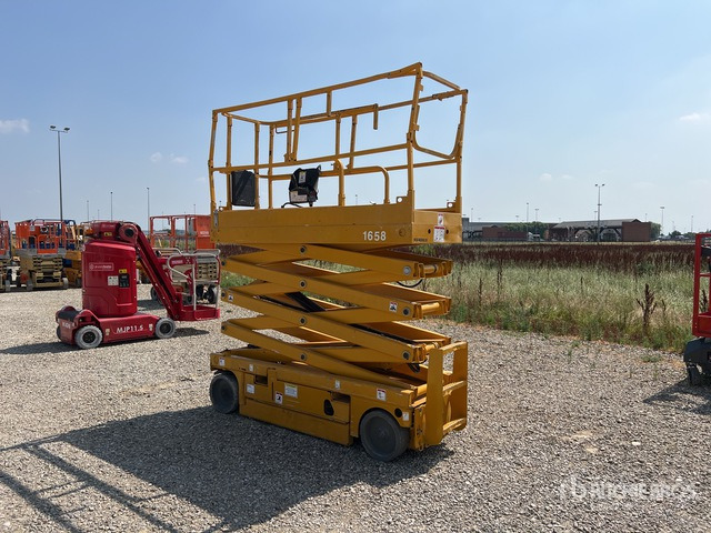 2007 Haulotte Compact 10N Electric Scissor Lift - Nůžková plošina: obrázek 3 2007 Haulotte Compact 10N Electric Scissor Lift - Nůžková plošina: obrázek 3