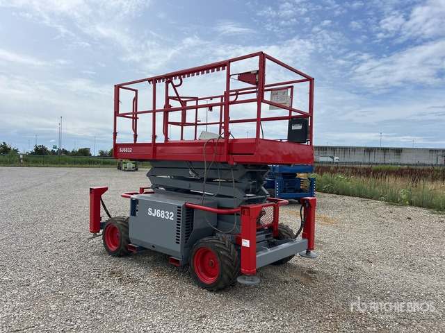 2007 Skyjack SJ6832 RT Diesel Scissor Lift - Nůžková plošina: obrázek 2 2007 Skyjack SJ6832 RT Diesel Scissor Lift - Nůžková plošina: obrázek 2