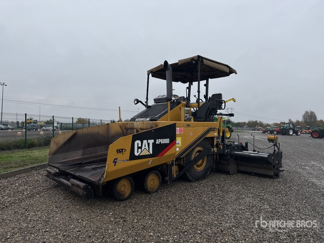 2010 Cat AP600D Wheel Asphalt Paver - Finišér: obrázek 2 2010 Cat AP600D Wheel Asphalt Paver - Finišér: obrázek 2