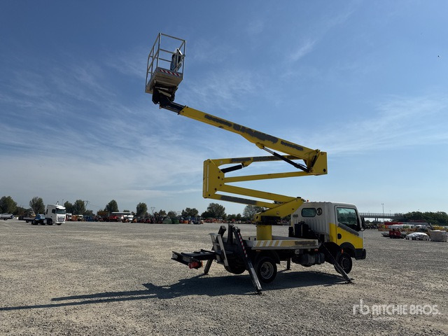 2011 Nissan Cabstar 2011 Socage DA320 20 m on Bucket Truck - Autoplošina: obrázek 3 2011 Nissan Cabstar 2011 Socage DA320 20 m on Bucket Truck - Autoplošina: obrázek 3