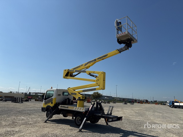 2011 Nissan Cabstar 2011 Socage DA320 20 m on Bucket Truck - Autoplošina: obrázek 4 2011 Nissan Cabstar 2011 Socage DA320 20 m on Bucket Truck - Autoplošina: obrázek 4