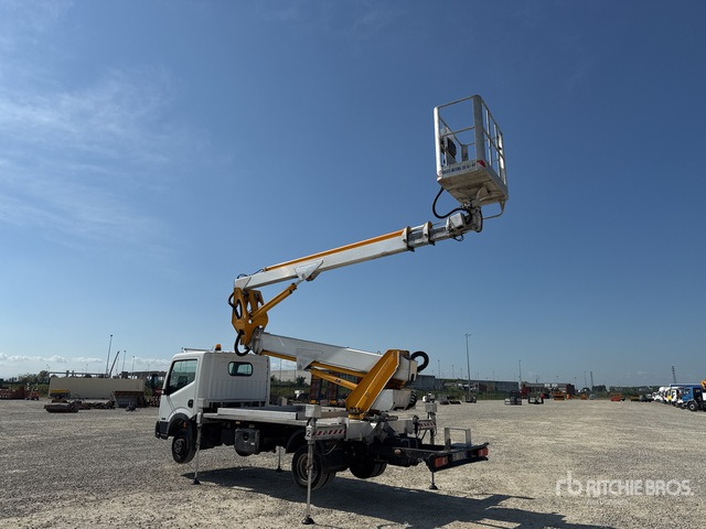 2011 Nissan Cabstar 35 - 11 2011 Multitel Pagliero MX250EX ... Bucket Truck - Autoplošina: obrázek 3 2011 Nissan Cabstar 35 - 11 2011 Multitel Pagliero MX250EX ... Bucket Truck - Autoplošina: obrázek 3