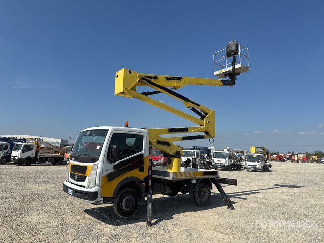 2011 Renault Maxity 110Dxi 2011 Socage DA320 20 m on Bucket Truck - Autoplošina: obrázek 2 2011 Renault Maxity 110Dxi 2011 Socage DA320 20 m on Bucket Truck - Autoplošina: obrázek 2