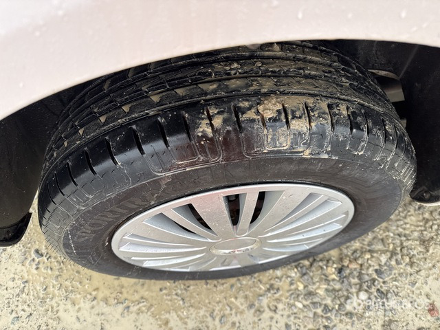 2011 Volkswagen Caddy CNG Van Truck - Skříňový nákladní auto: obrázek 5 2011 Volkswagen Caddy CNG Van Truck - Skříňový nákladní auto: obrázek 5