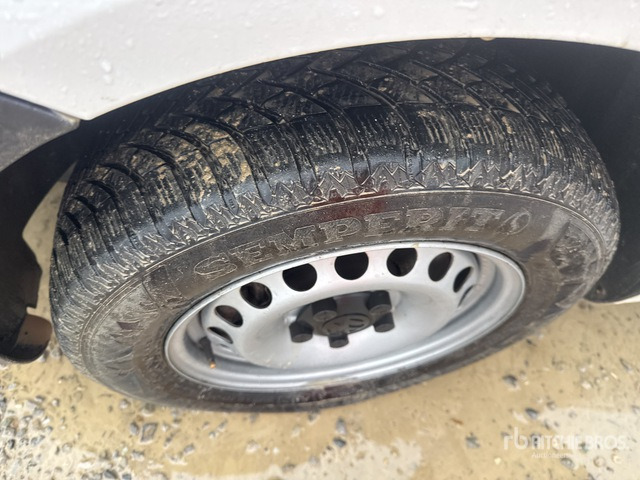 2011 Volkswagen Caddy CNG Van Truck - Skříňový nákladní auto: obrázek 5 2011 Volkswagen Caddy CNG Van Truck - Skříňový nákladní auto: obrázek 5