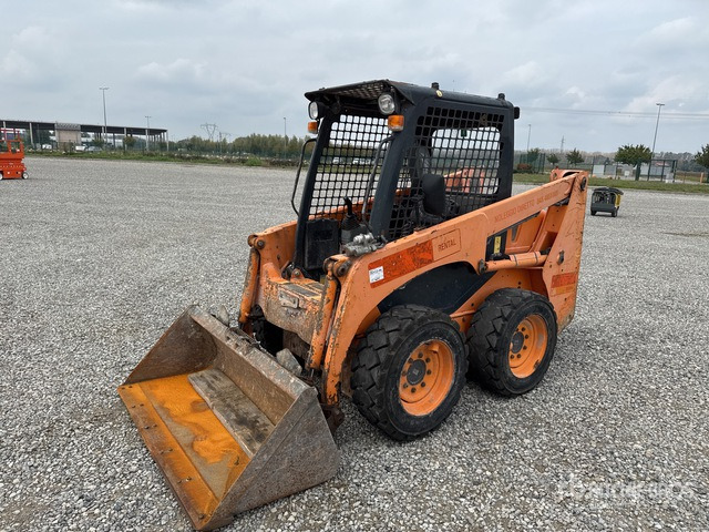 2012 Komatsu SK714-2 High Flow Skid Steer Loader - Smykový nakladač: obrázek 1 2012 Komatsu SK714-2 High Flow Skid Steer Loader - Smykový nakladač: obrázek 1