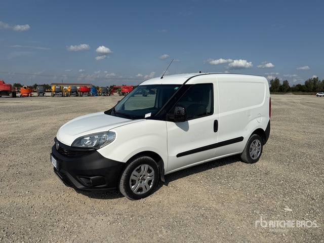 2016 Fiat Doblo Autocarro furgonato - Malá dodávka: obrázek 3 2016 Fiat Doblo Autocarro furgonato - Malá dodávka: obrázek 3