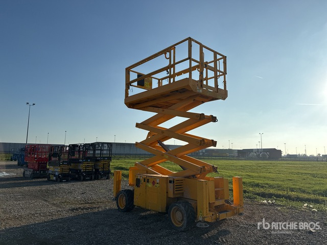 2016 Genie GS-3369RT Diesel Scissor Lift - Nůžková plošina: obrázek 1 2016 Genie GS-3369RT Diesel Scissor Lift - Nůžková plošina: obrázek 1