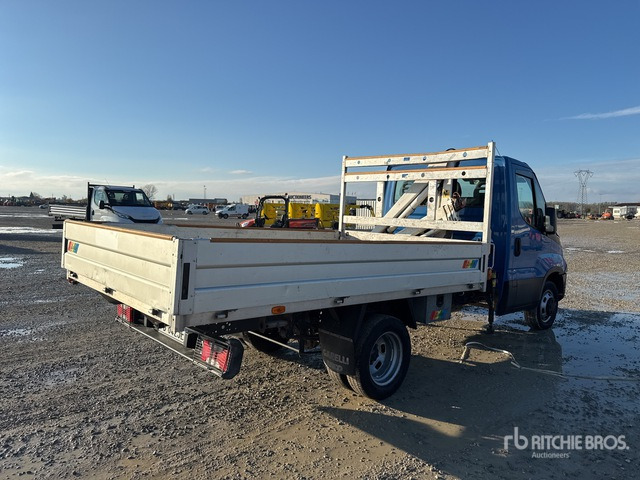 2016 Iveco 35C11 2016 Bonfiglioli P2300 L/2SI on ... Flatbed Truck with Crane - Dodávka valník: obrázek 4 2016 Iveco 35C11 2016 Bonfiglioli P2300 L/2SI on ... Flatbed Truck with Crane - Dodávka valník: obrázek 4