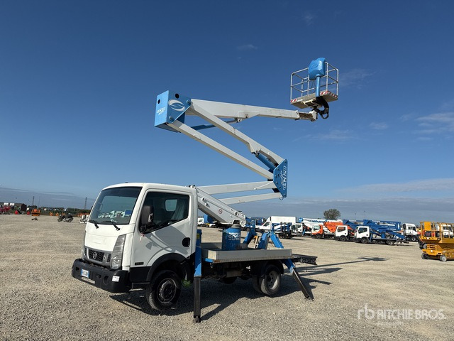 2016 Nissan Cabstar 35.12 2014 Socage DA320 20 m on Bucket Truck - Autoplošina: obrázek 1 2016 Nissan Cabstar 35.12 2014 Socage DA320 20 m on Bucket Truck - Autoplošina: obrázek 1