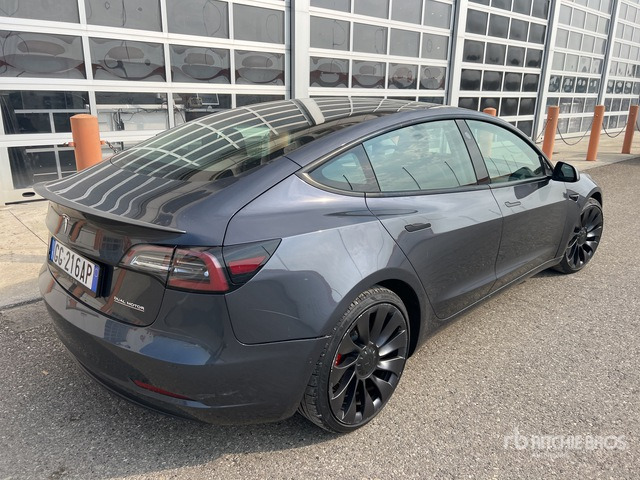 2021 Tesla Model 3 3 PERFORMANCE DUAL MOTOR 4WD Automobile - Osobní auto: obrázek 4 2021 Tesla Model 3 3 PERFORMANCE DUAL MOTOR 4WD Automobile - Osobní auto: obrázek 4