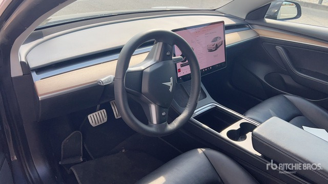 2021 Tesla Model 3 3 PERFORMANCE DUAL MOTOR 4WD Automobile - Osobní auto: obrázek 5 2021 Tesla Model 3 3 PERFORMANCE DUAL MOTOR 4WD Automobile - Osobní auto: obrázek 5