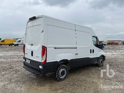 IVECO DAILY 35S12 V H2 3520 - Skříňový nákladní auto: obrázek 3 IVECO DAILY 35S12 V H2 3520 - Skříňový nákladní auto: obrázek 3