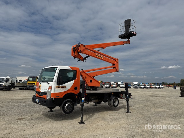 Nissan Cabstar 35.12 Piattaforma autocarrata - Autoplošina: obrázek 1 Nissan Cabstar 35.12 Piattaforma autocarrata - Autoplošina: obrázek 1